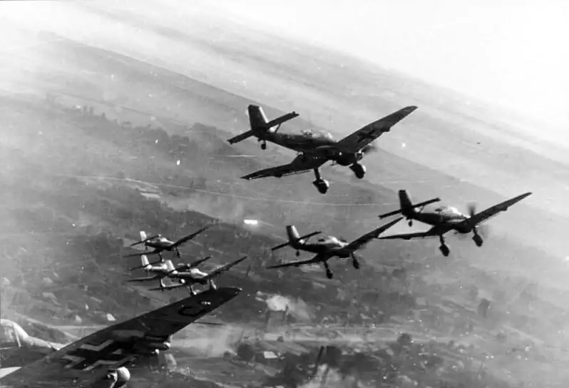 hiv_Bild_101I-646-5188-17,_Flugzeuge_Junkers_Ju_87.webp