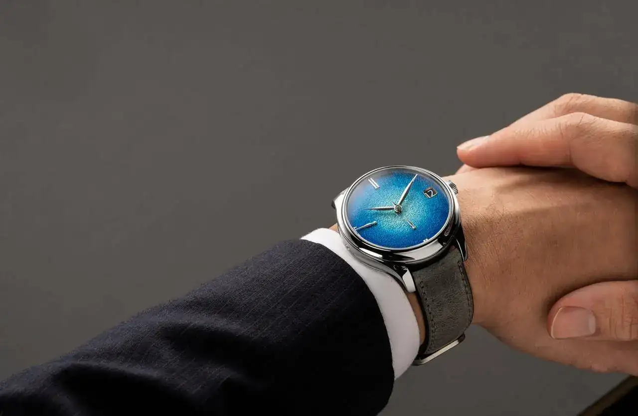 HMoser_1800-2000_Endeavour_Perpetual_Calendar_Tantalum 1 .jpg