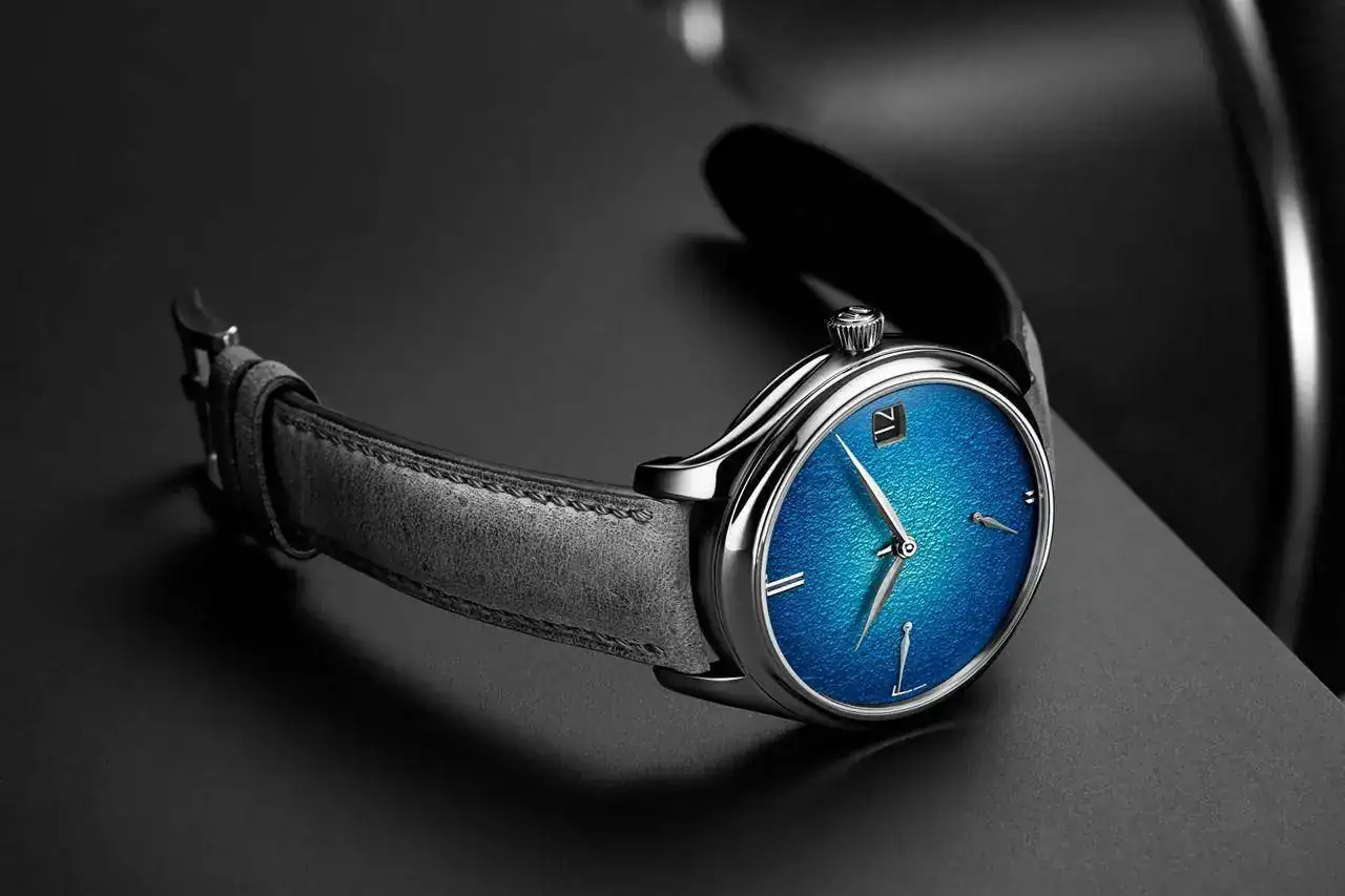 HMoser_1800-2000_Endeavour_Perpetual_Calendar_Tantalum 2.jpg