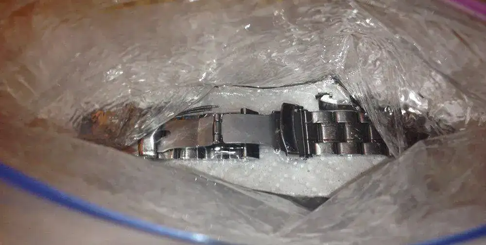 how-to-break-in-a-watch-bracelet-3.webp