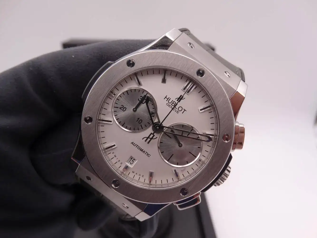 hublot classic fusion chronograph titanium 3582.jpg