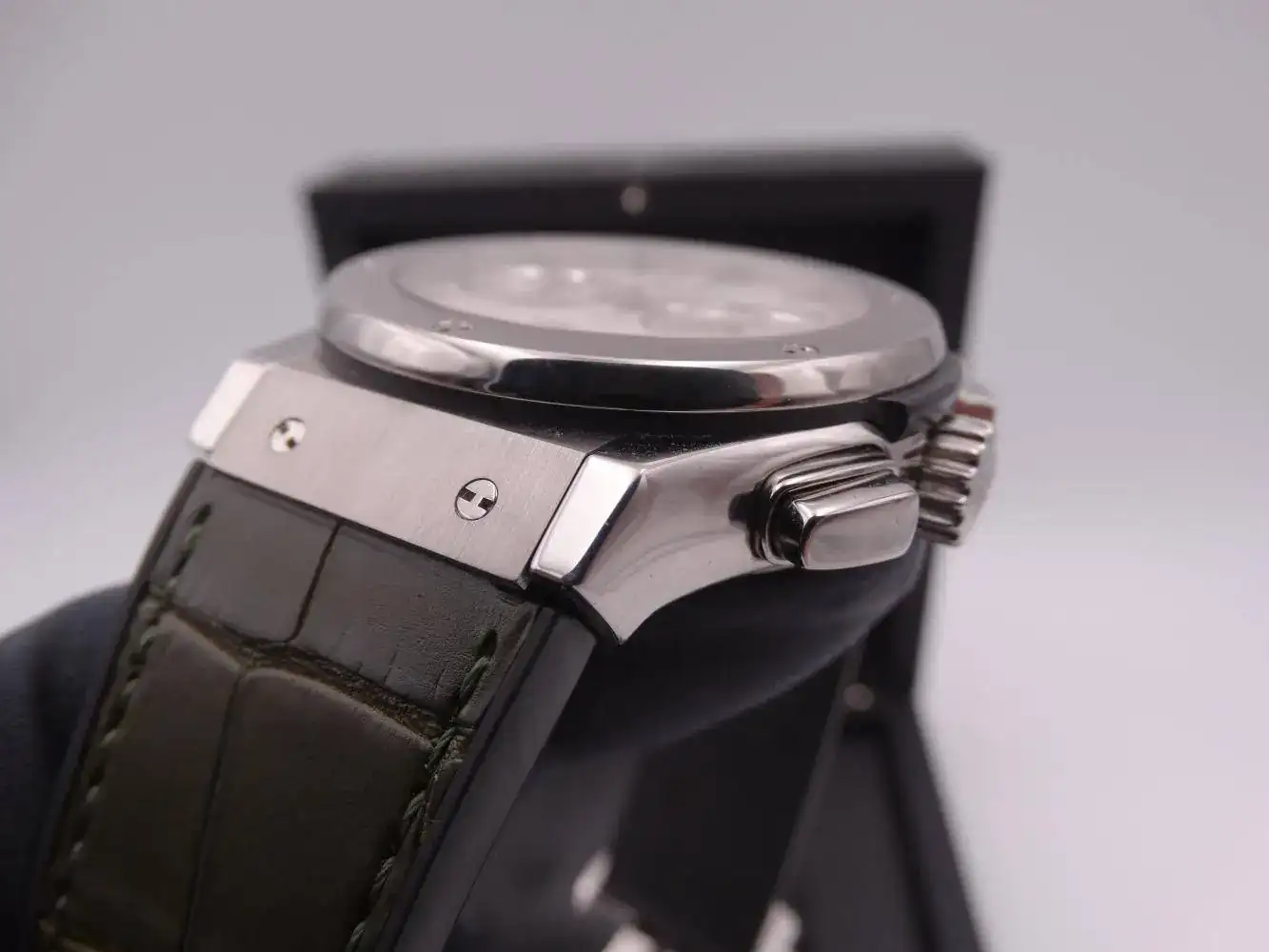 hublot classic fusion chronograph titanium 3593.jpg