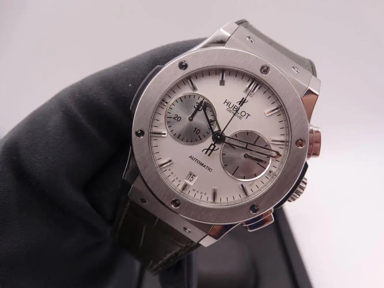 hublot classic fusion chronograph titanium 3601.jpg