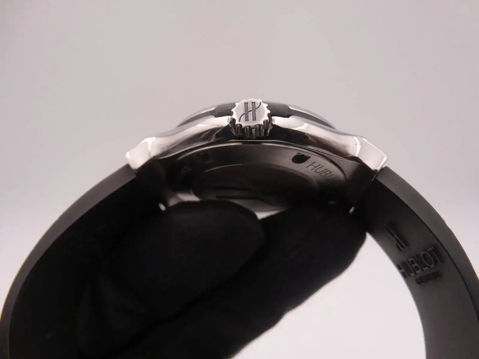 Hublot classic fusion quartz 8402.webp