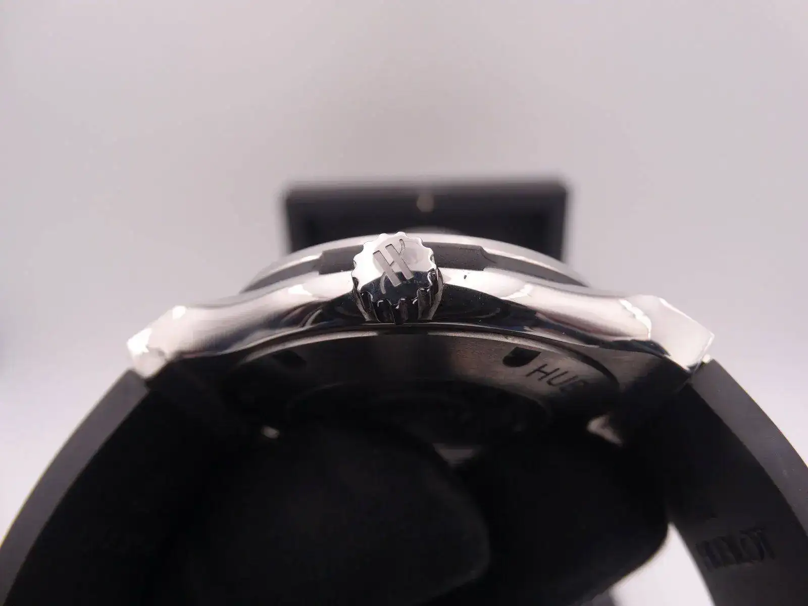 Hublot Classic Fusion Titanium 06183.webp