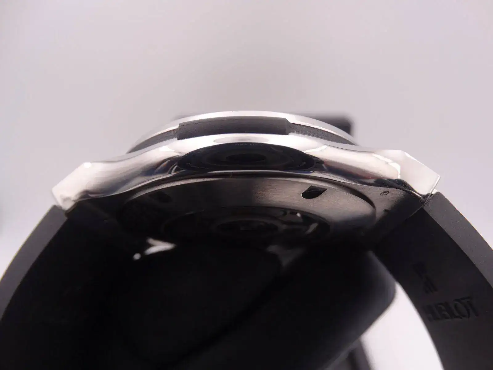 Hublot Classic Fusion Titanium 06184.webp