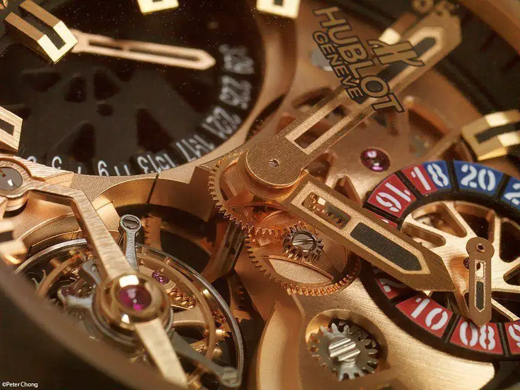 hublot-king-power-tourbillon-dial-detail-hand.webp