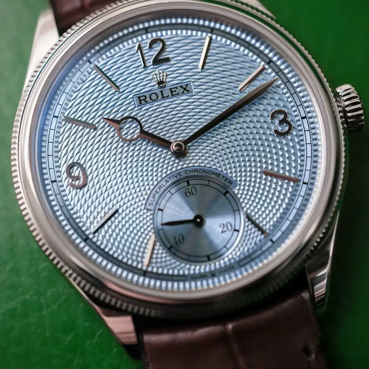 Rolex Perpetual 1908 Platinum ice Blue Guilloche Dial grano de arroz 52506 - opinión - 10