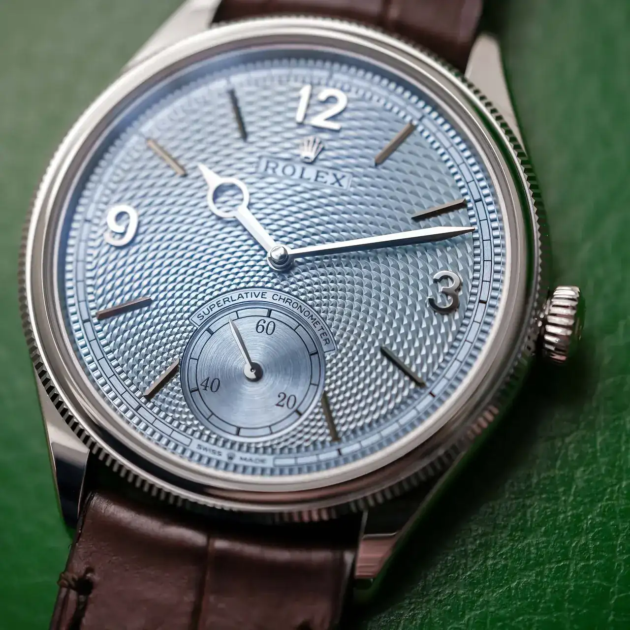 Rolex Perpetual 1908 Platinum ice Blue Guilloche Dial grano de arroz 52506 - opinión - 12
