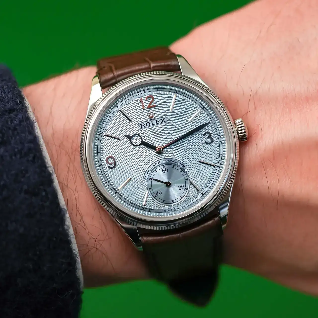 Rolex Perpetual 1908 Platinum ice Blue Guilloche Dial grano de arroz 52506 - opinión - 14
