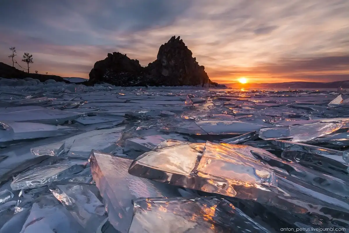 ice-lake-baikal-russia-1.webp