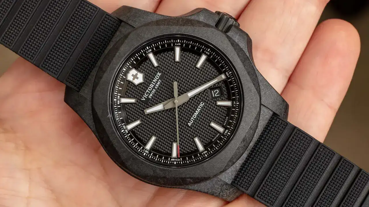 ictorinox-Swiss-Army-INOX-Carbon-Mechanical-1-1920.webp