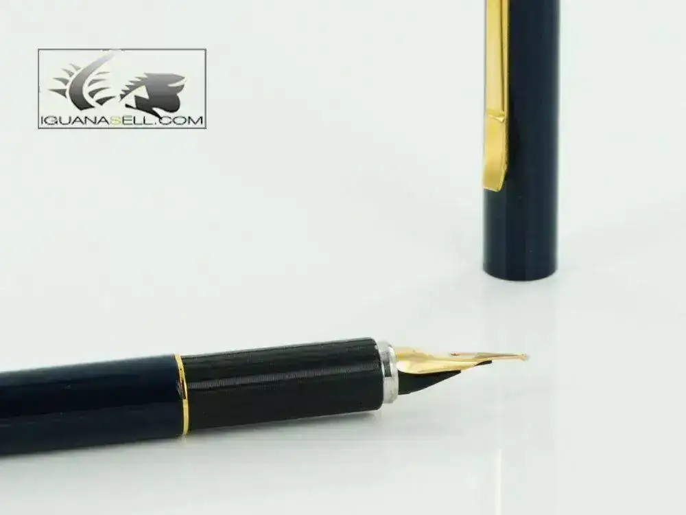 il-1970-Fountain-Pen-Blue-Lacquer-and-Gold-PLH64-3.webp