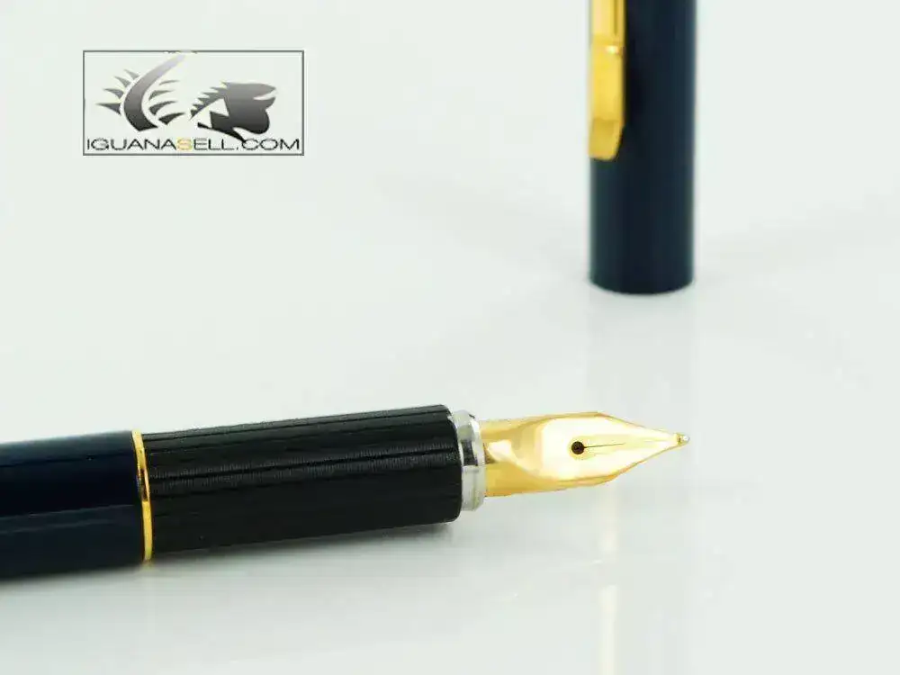 il-1970-Fountain-Pen-Blue-Lacquer-and-Gold-PLH64-6.webp