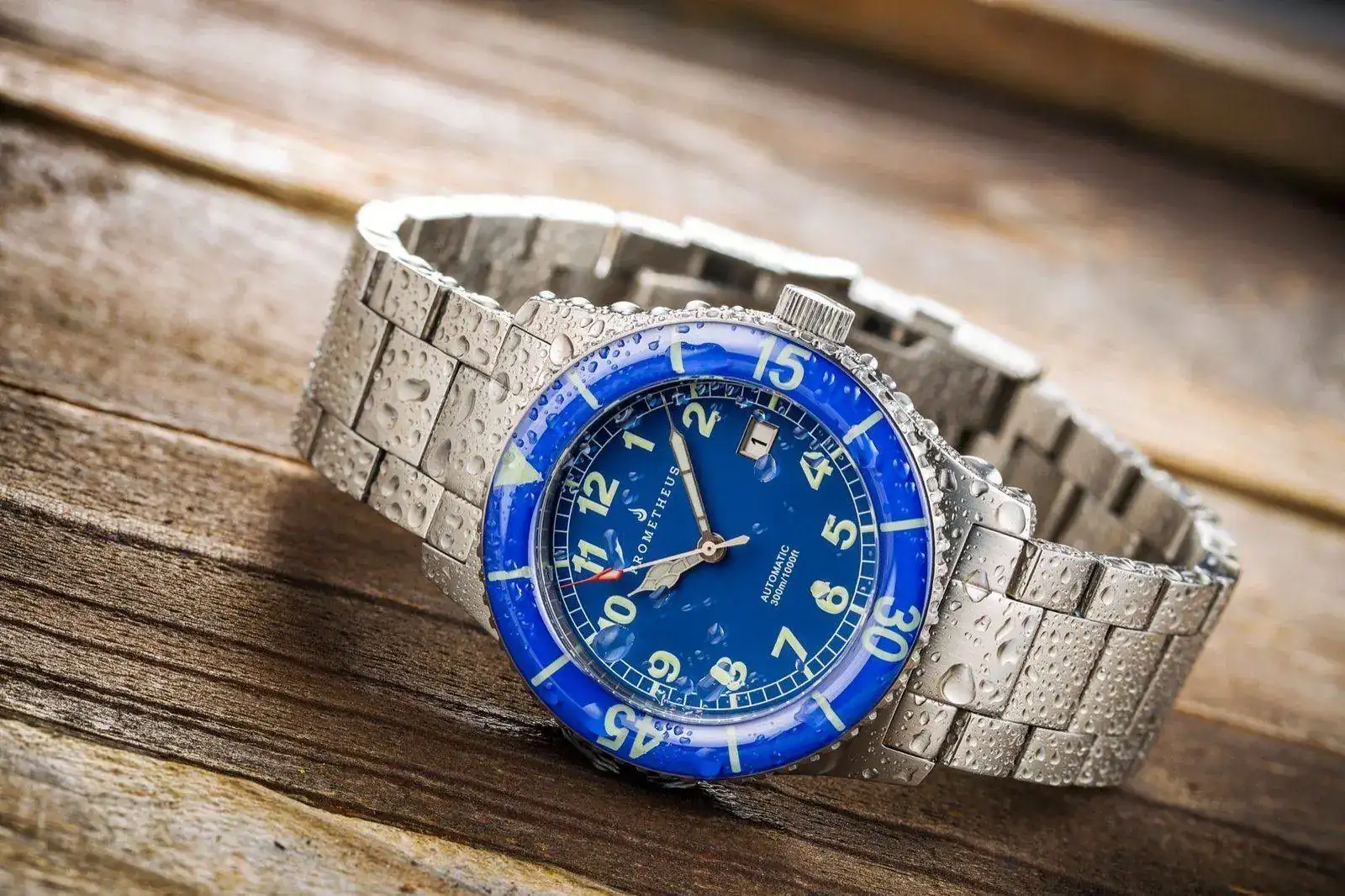 ilfish-300m-Diver-Watch-Blue-Dial-Sapphire-Bezel-5.webp