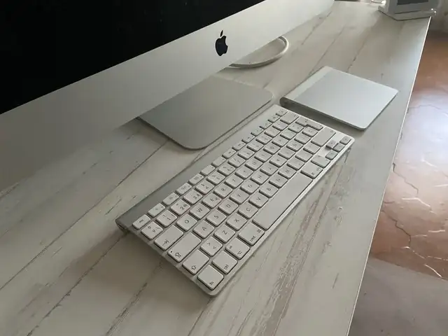 Imac-27-5-K-2015-1-TB-Fusion-Drive-16-GB-RAM-12.webp