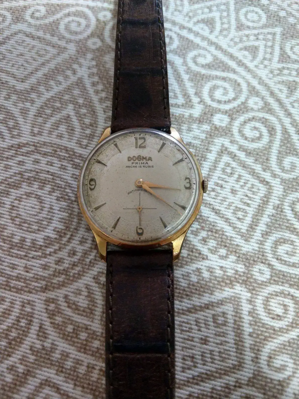 Montre Vintage Suisse Dogma 280002 Calendrier Carré Remontage Manuel - Années 60 - Neuf Sans étiquette