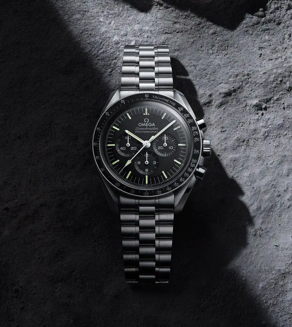 img-header-SP-Moonwatch-Prof-1-2-left_1.webp
