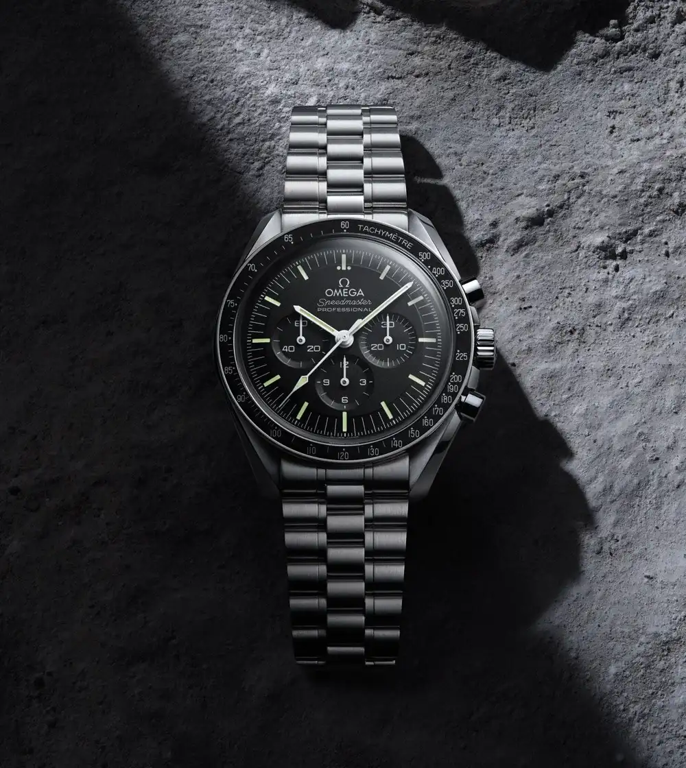 img-header-SP-Moonwatch-Prof-1-2-left_1.webp