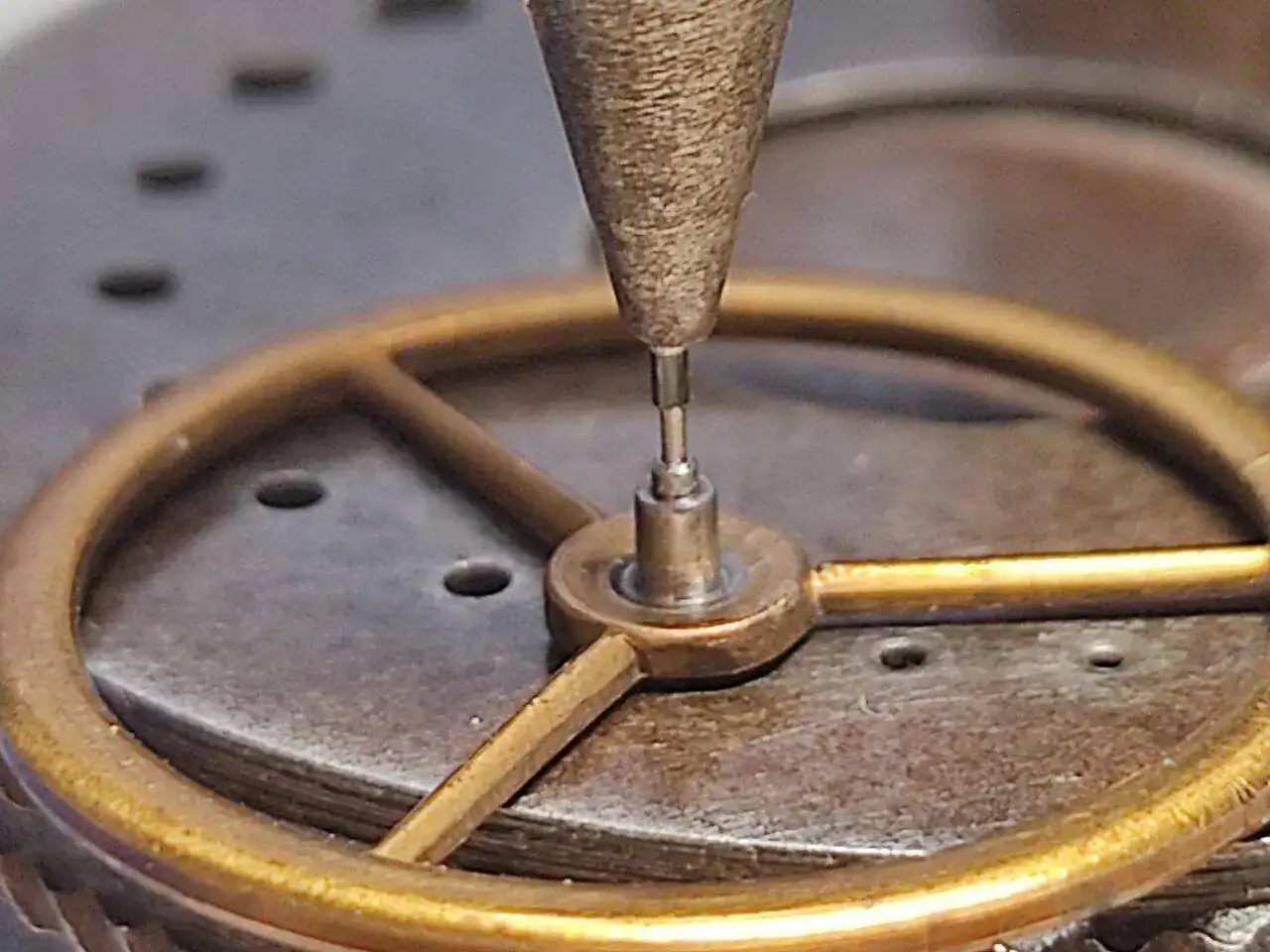 Mouvement FHF 81 Pour Pièces Détachées – Eje De Volante Roto – Horlogerie