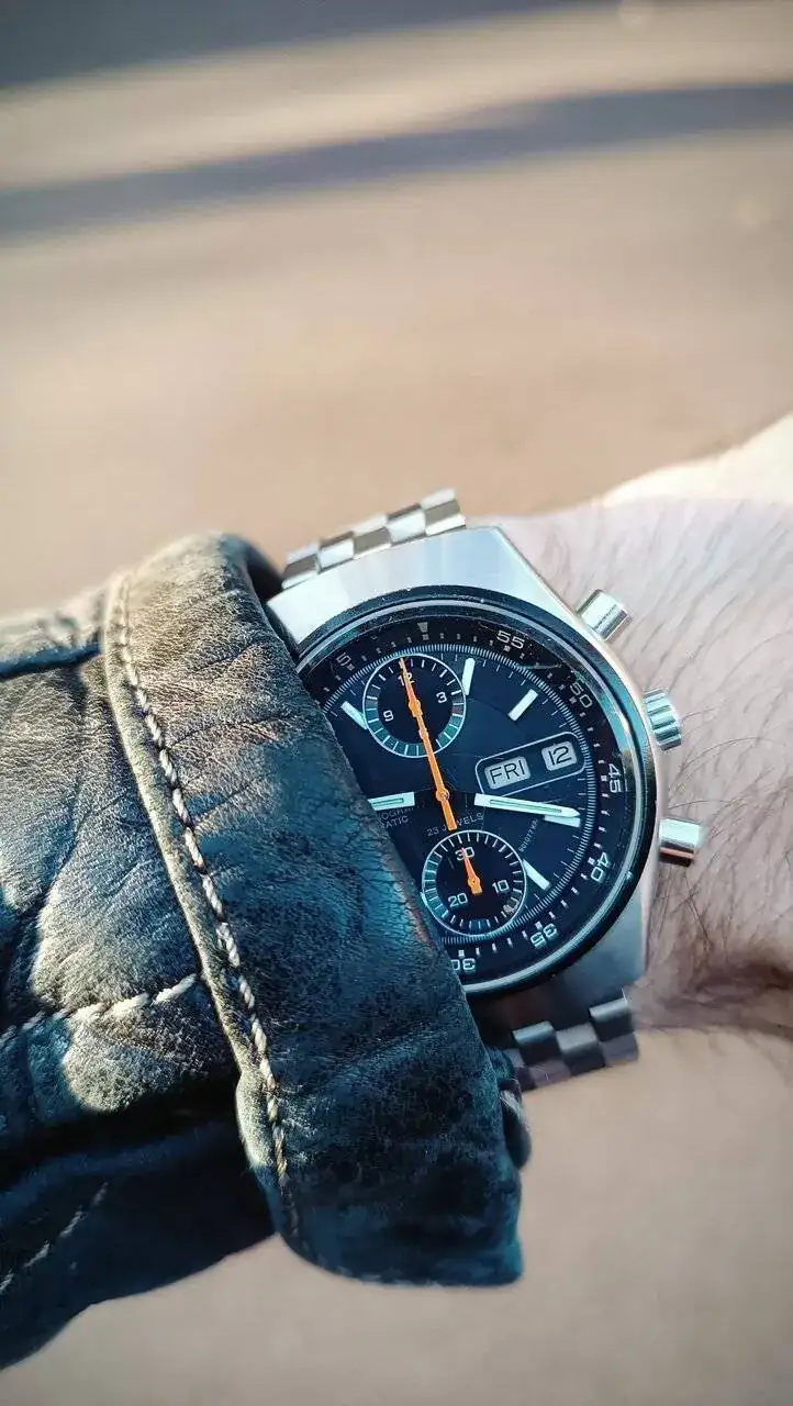 Vintages Amigos y Cia. viernes 12 de enero Relojes Especiales