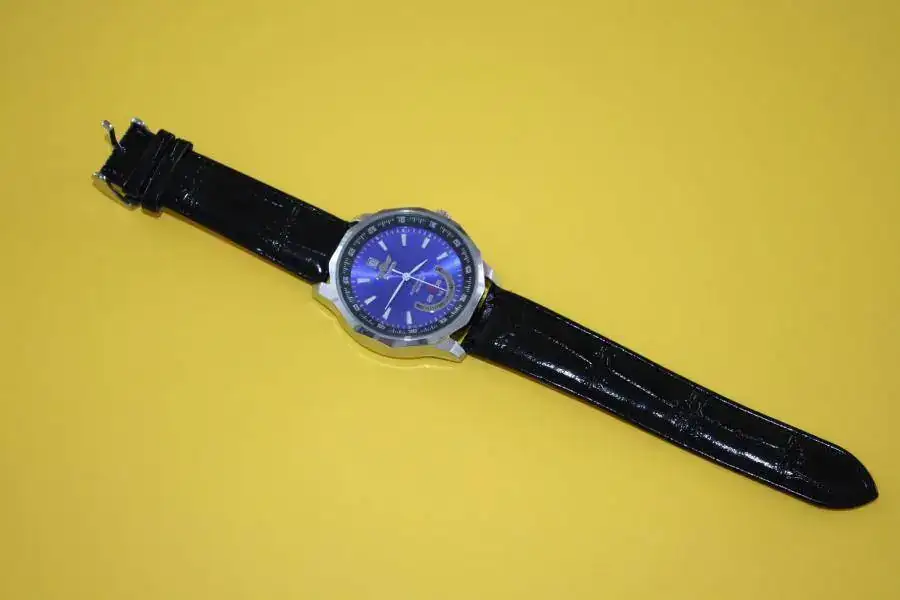 Reloj azul tal como vino de la China