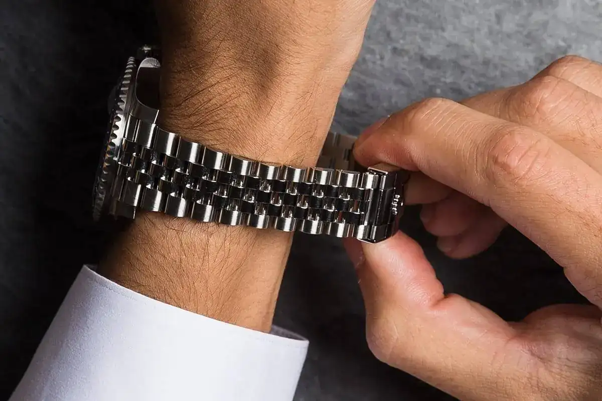 Improper-bracelet-size.jpg