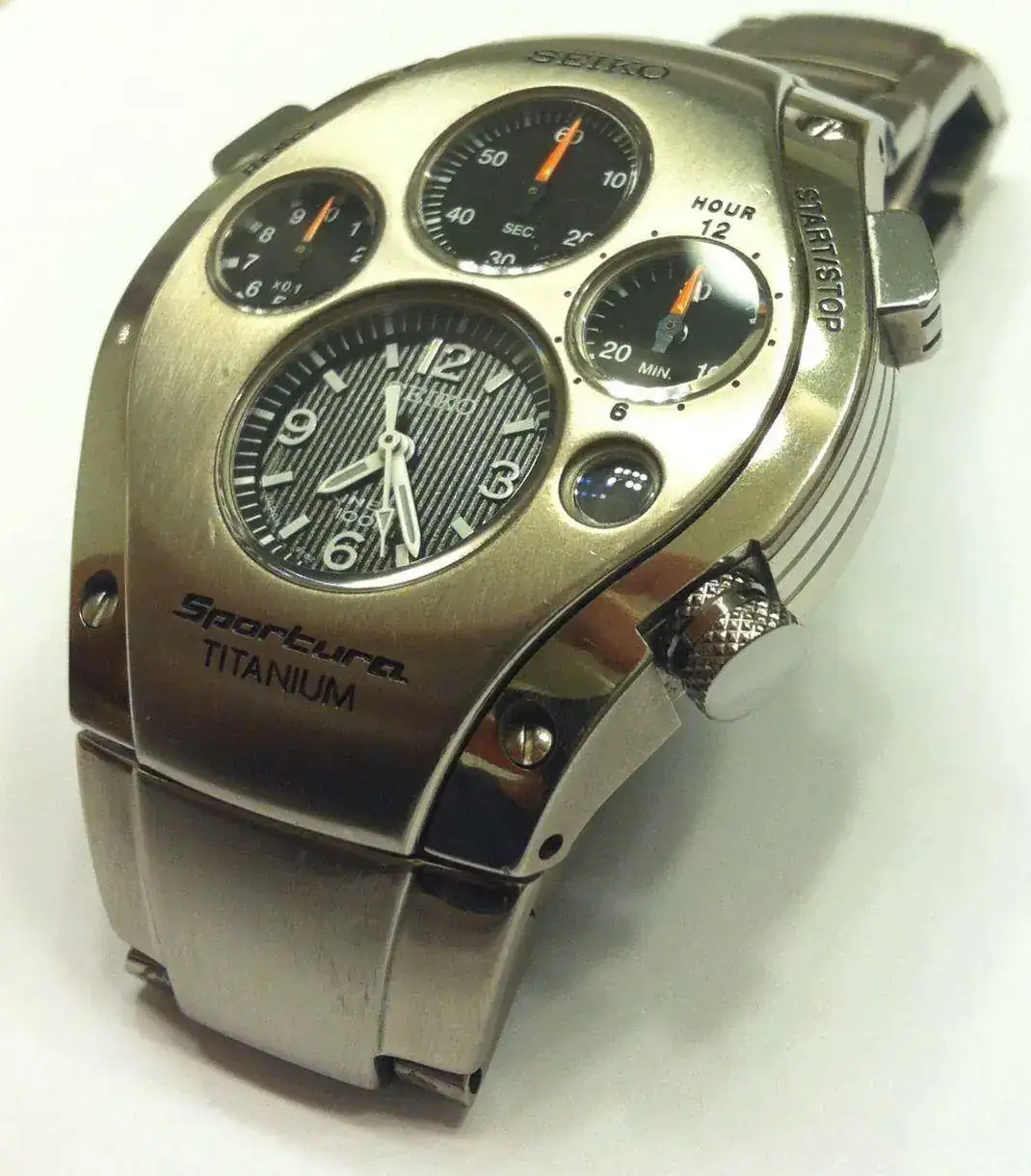 inetic-chronograph-slq009-cal-9t82-movement-photo7.webp
