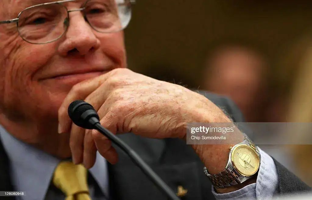 ing-wrist-watch-astronaut-neil-picture-id126080948.webp