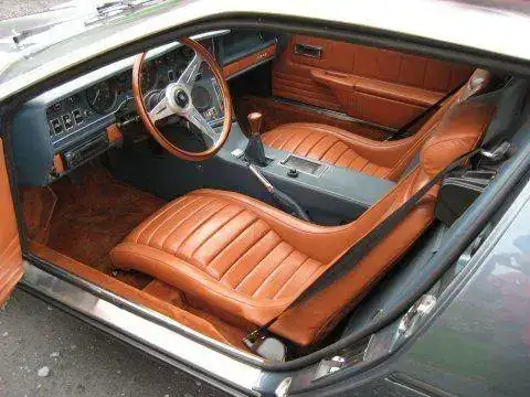 interior-maserati-bora.webp