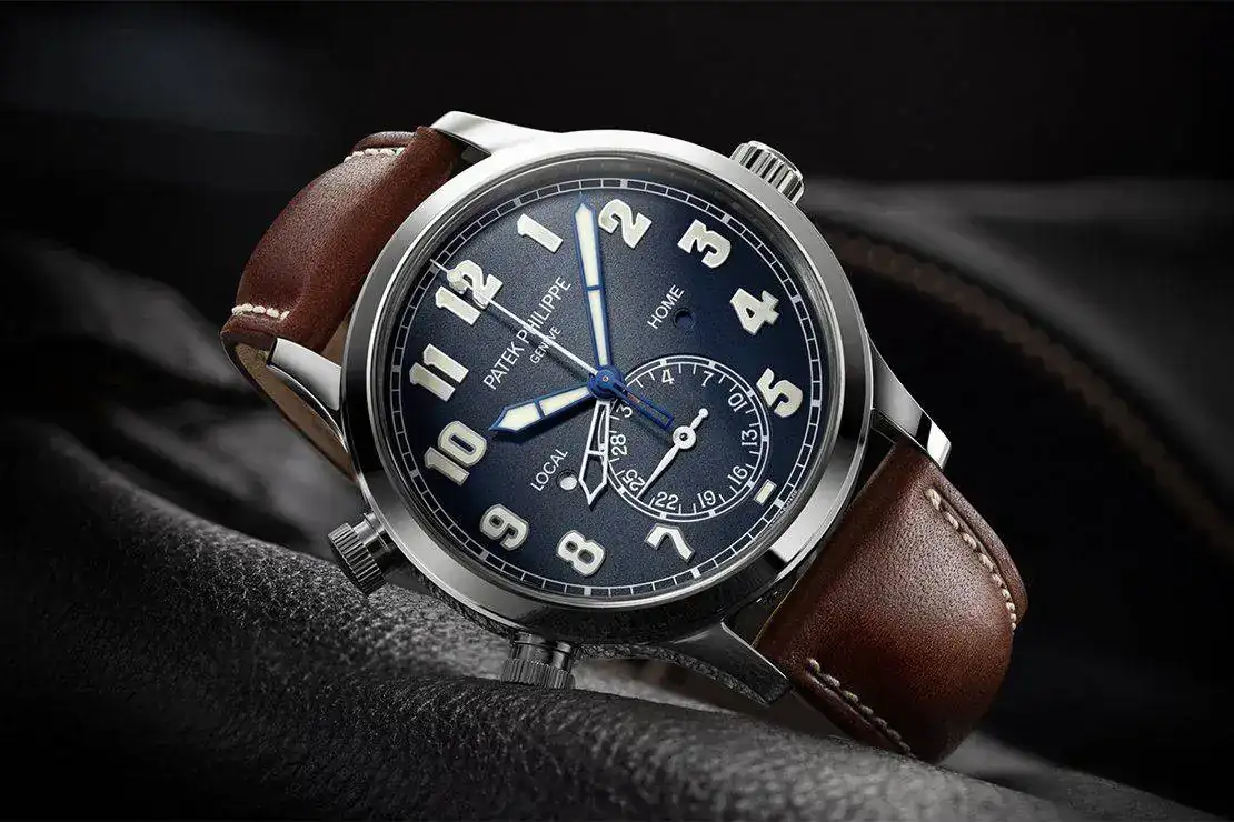 introduces-the-5524g-calatrava-pilot-travel-time-0.webp