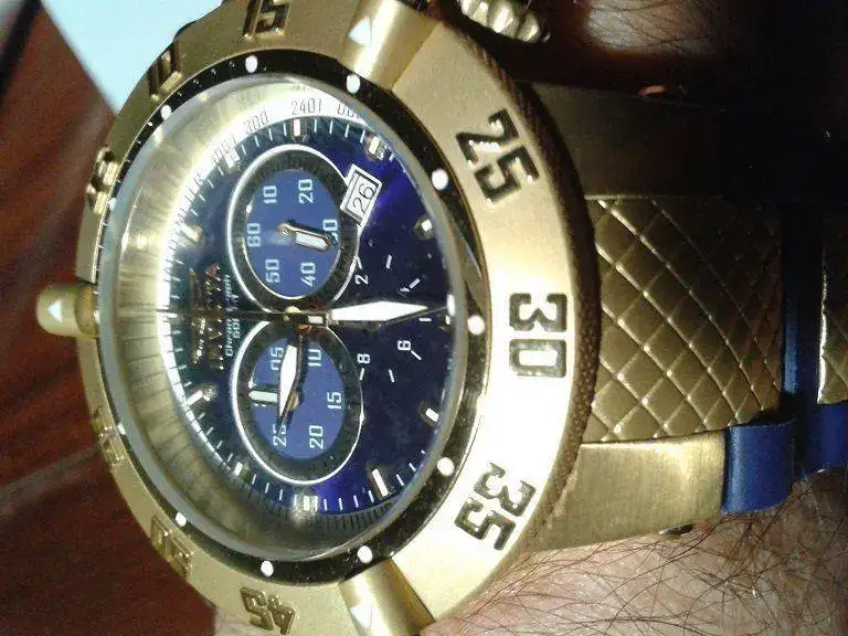 Invicta azul de frente.webp