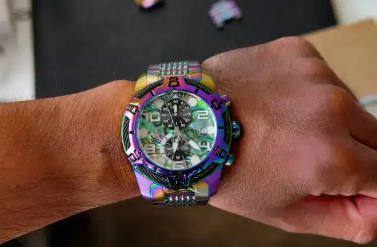 Invicta-Bolt-Rainbow-Case-25552-11-768x503.jpg.webp