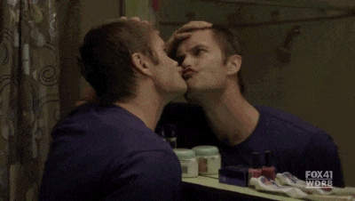irror-kiss.gif&ho=https%3A%2F%2Faz616578.vo.msecnd.gif