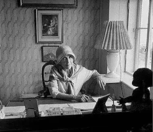 isak dinesen escritorio.webp