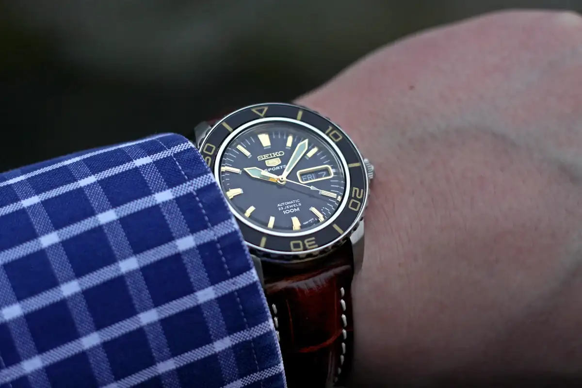ischendurch-seiko-snzh57j1-five-fathoms-bicolor-13.webp