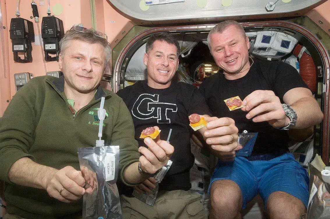 iss-50_meal.webp