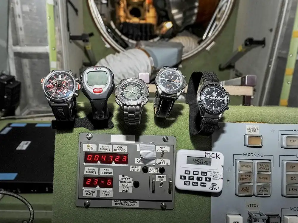 iss40_watches01-lg.webp