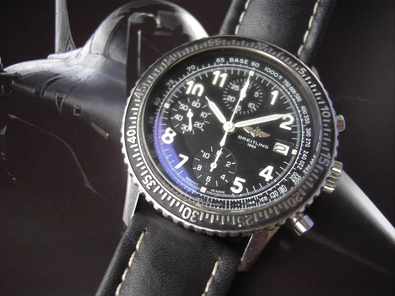 itling-navitimer-avi-chronograph-aviastar-band-004.webp
