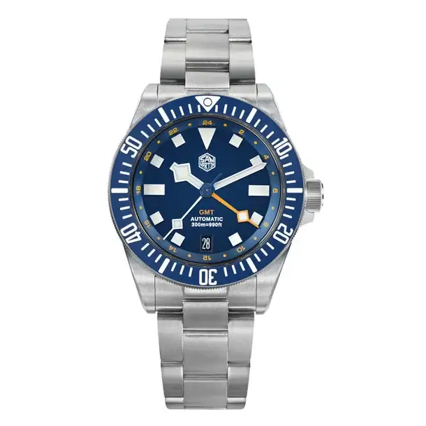 ives-sammartin-SN0121-GMT-watch_3_610x_crop_center.webp
