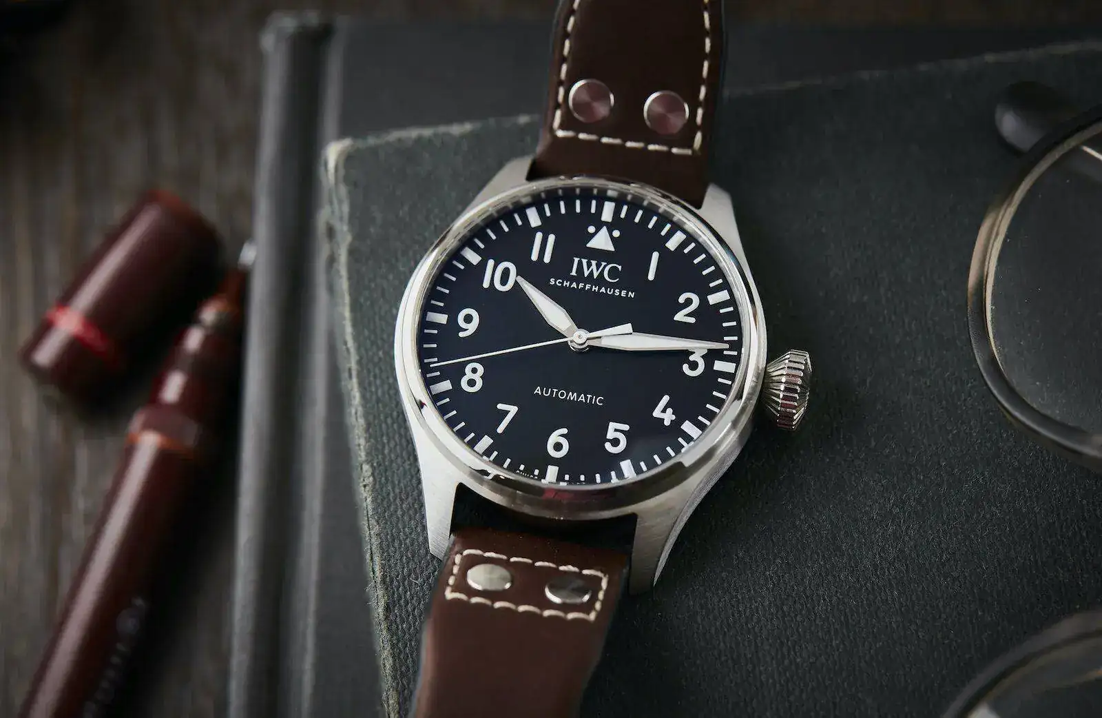 IWC-Big-Pilot-Watch-43-IW329301-Lifestyle.webp
