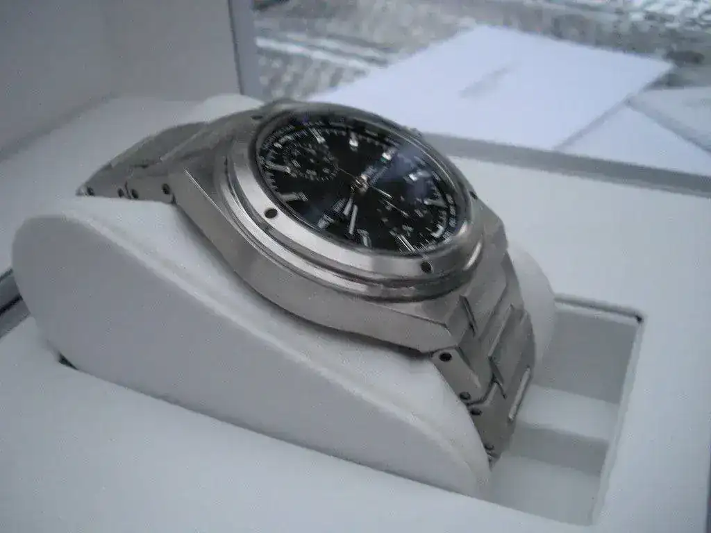 IWC-Ingenieur-Chronograph-IW372501-09.webp