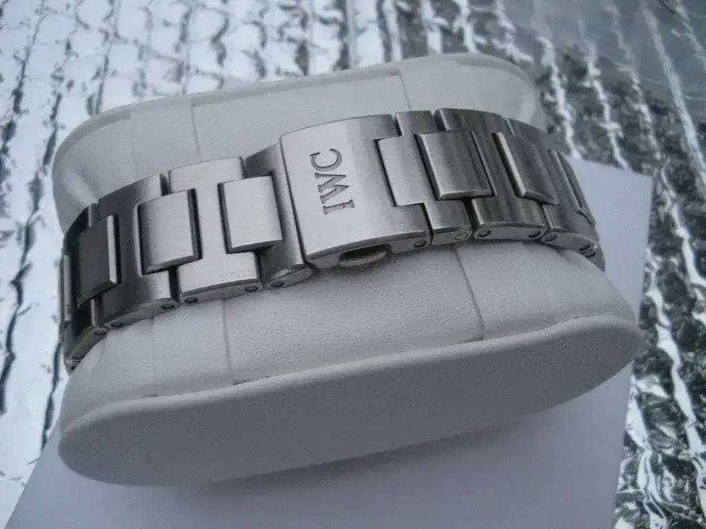 IWC-Ingenieur-Chronograph-IW372501-15.webp