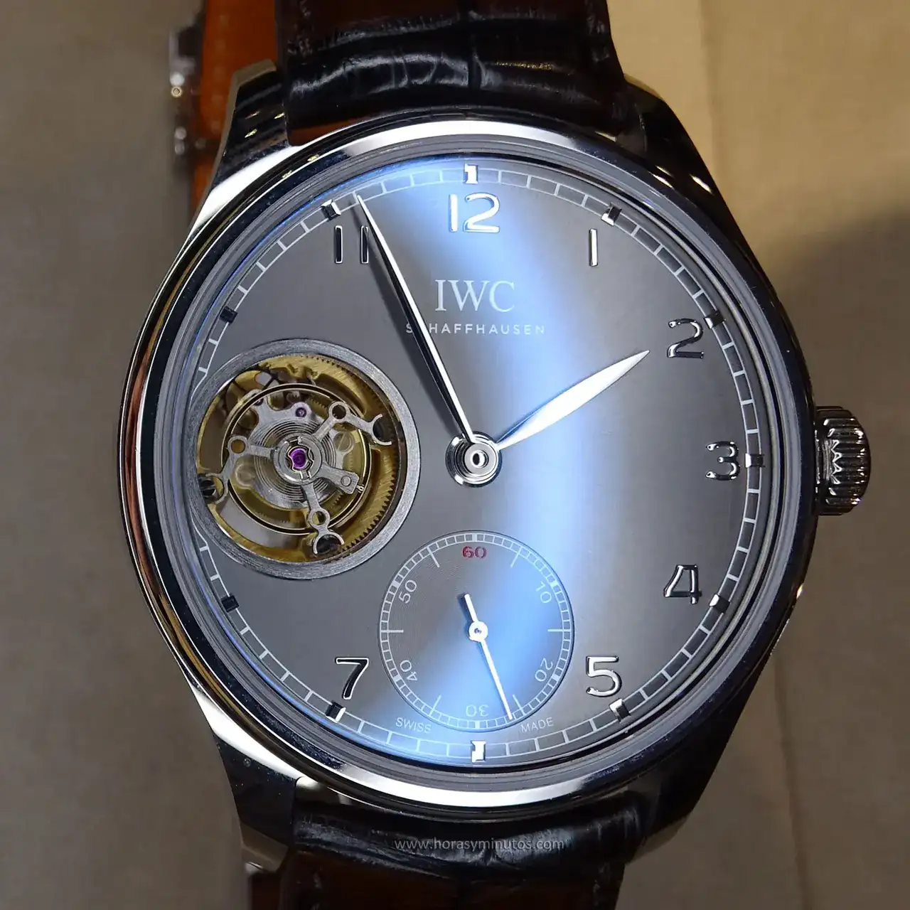 IWC-Portugues-Tourbillon-Manual-pizarra.webp