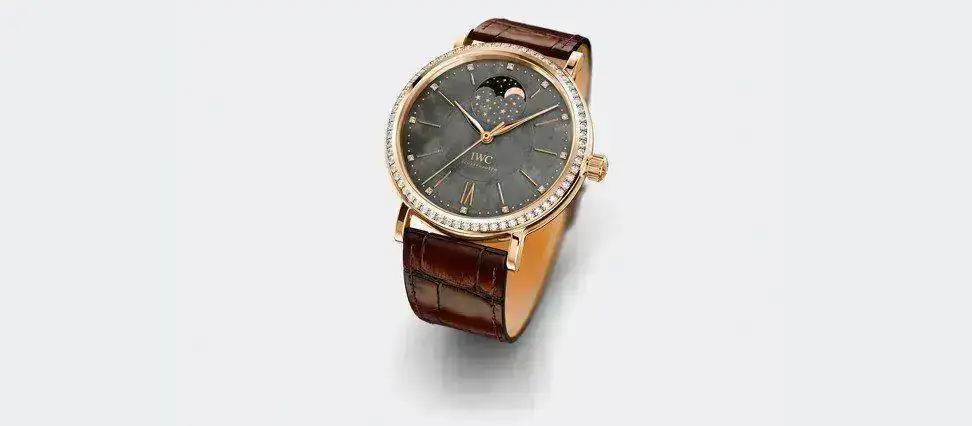 IWC_Portofino_Midsize_IW459003_lifestyle_610c6c51ef5952b4370c679aa8273e54.webp