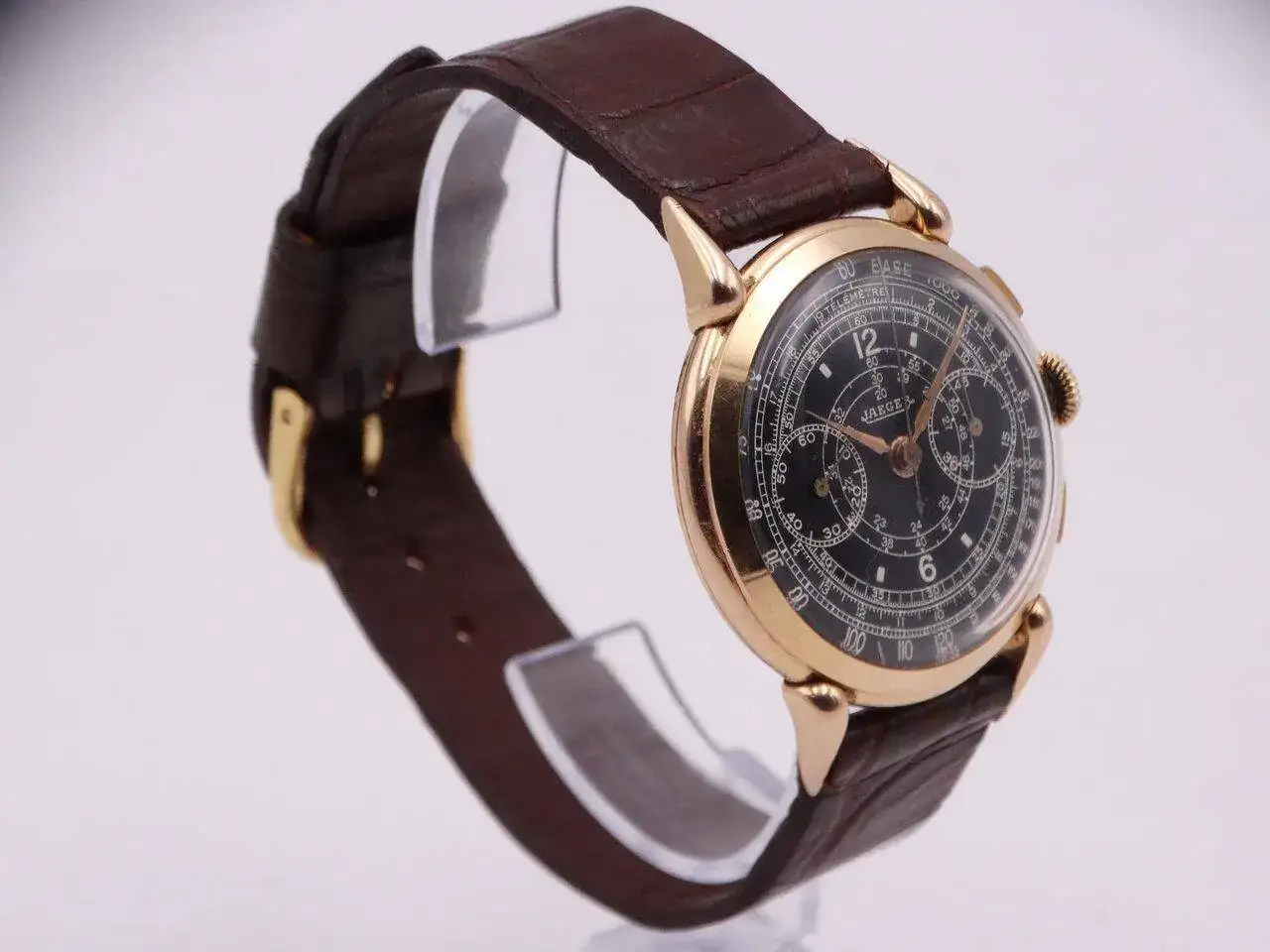 Jaeger Chronograph Vintage Gold 07981.webp
