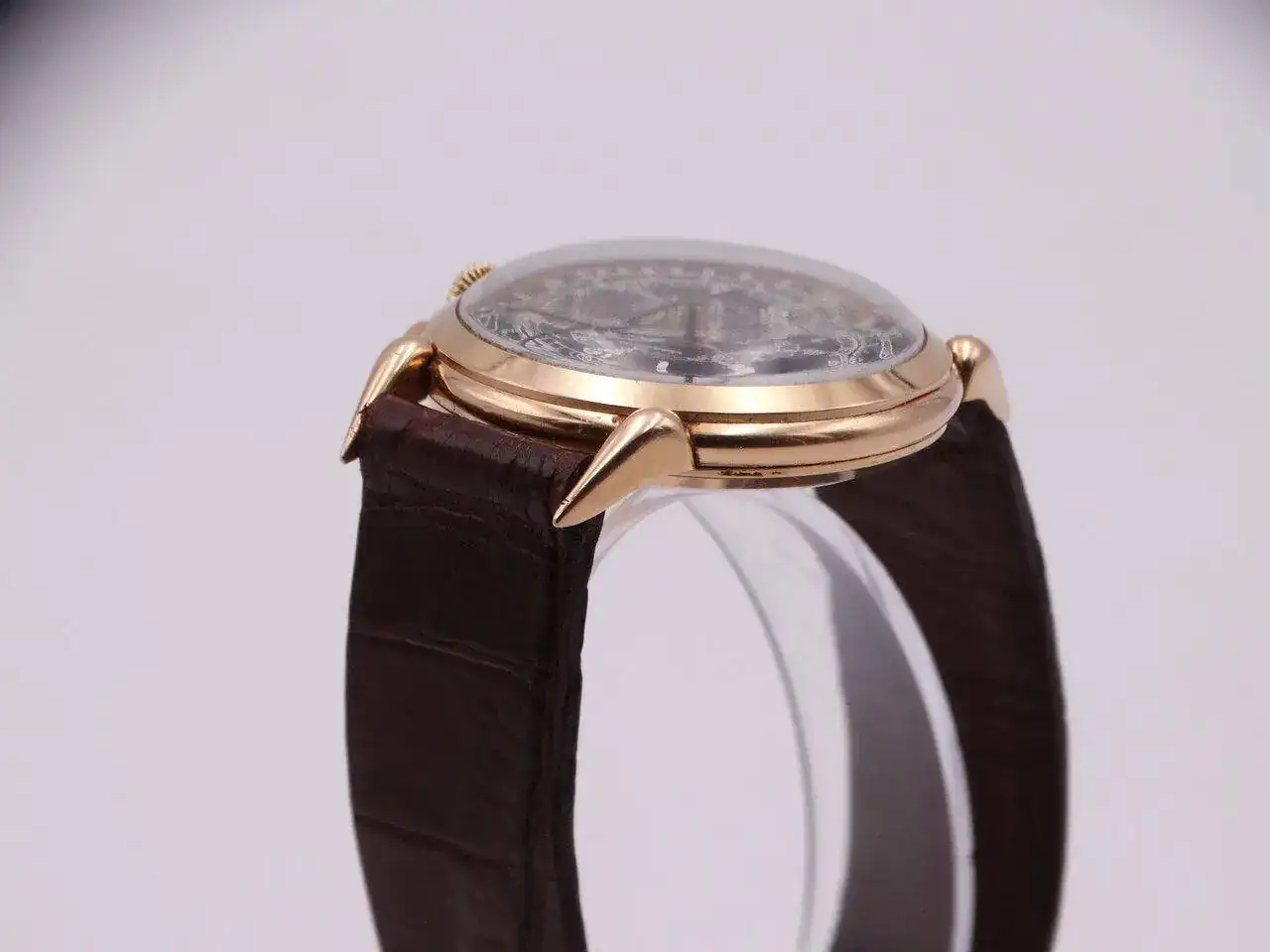 Jaeger Chronograph Vintage Gold 07987.webp