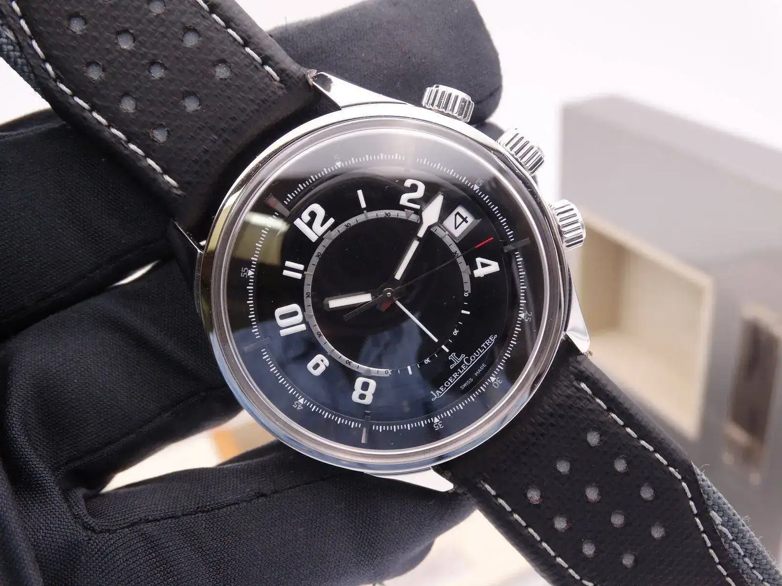 Jaeger-LeCoultre Amvox alarm Aston Martin 00058.webp