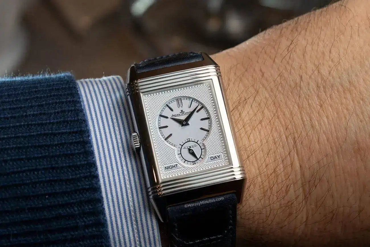 Jaeger-LeCoultre-Reverso-Tribute-Duoface-Q3988482-reverso-Horas-y-Minutos-1300x867.webp