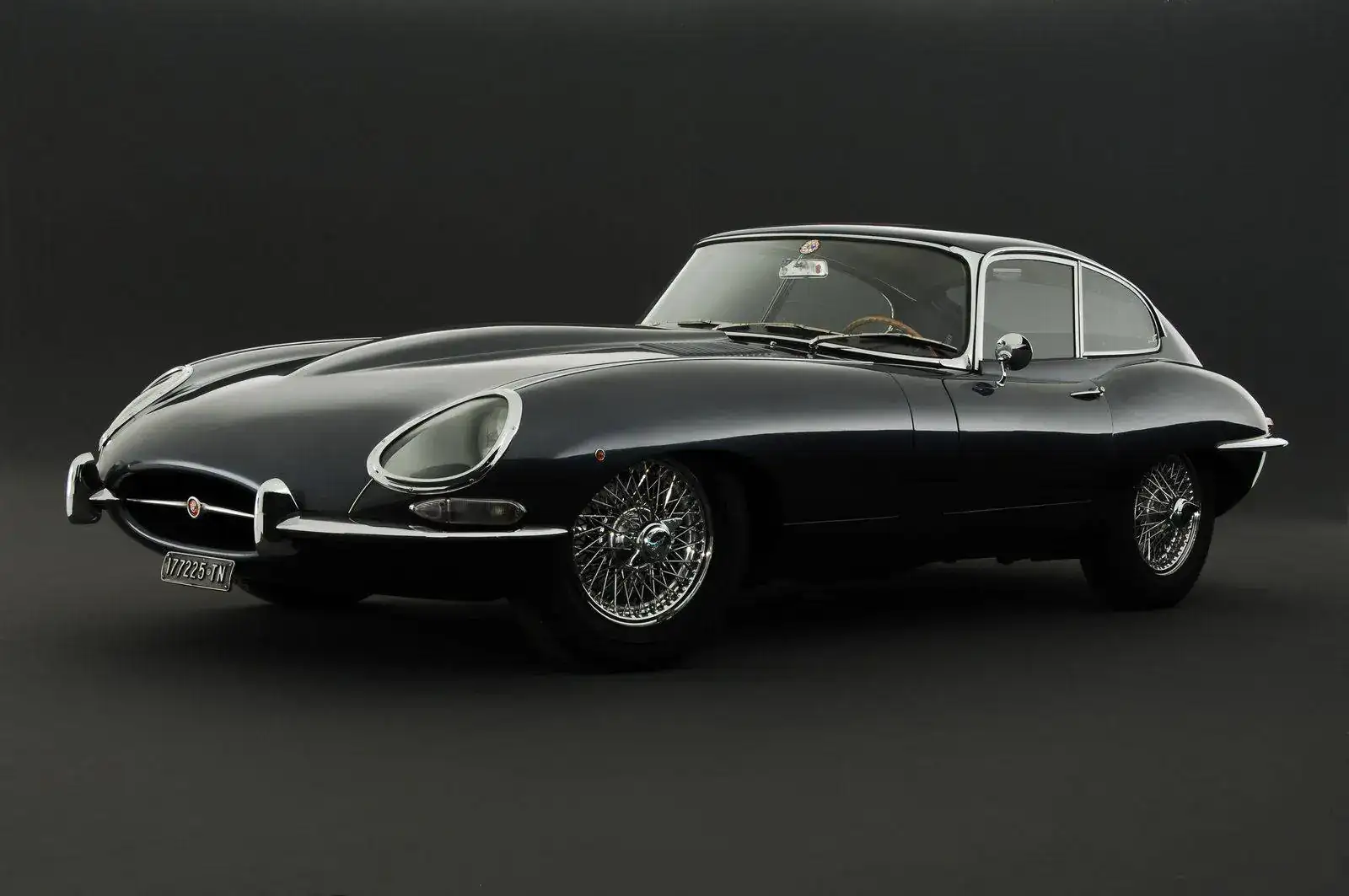 jaguar-e-type.webp